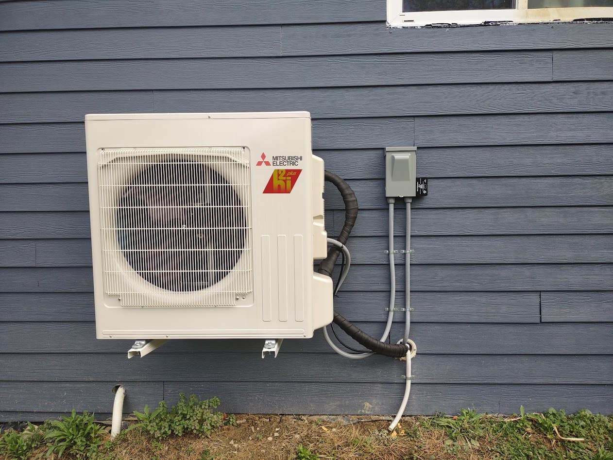 Mitsubishi MSZ-FS18NA outdoor condenser mounted on the exterior wall