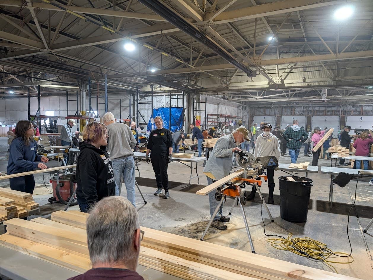 A full crowd of volunteers at the Sleep in Heavenly Peace bed build
